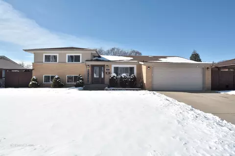 884 Leahy Cir, Des Plaines, IL 60016