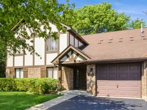 1094 Cornell Ave #2B, Wheeling, IL 60090