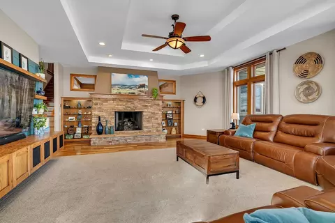 Living - 210 Barefoot Ct, Minooka, IL 60447 photo 6 of 7