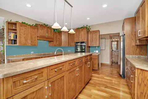 Kitchen - 210 Barefoot Ct, Minooka, IL 60447 photo 6 of 7
