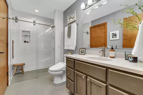 Bath - 210 Barefoot Ct, Minooka, IL 60447 photo 7 of 7