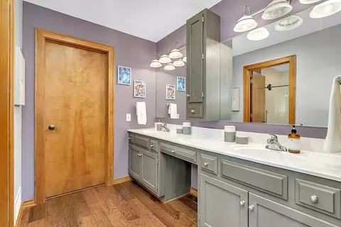 Bath - 210 Barefoot Ct, Minooka, IL 60447 photo 2 of 7