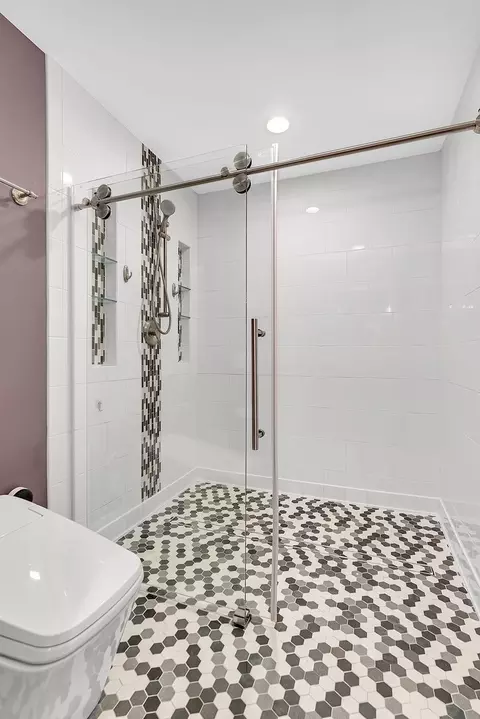 Bath - 210 Barefoot Ct, Minooka, IL 60447 photo 3 of 7