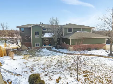 210 Barefoot Ct, Minooka, IL 60447