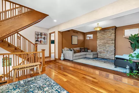 Living - 210 Barefoot Ct, Minooka, IL 60447 photo 1 of 7