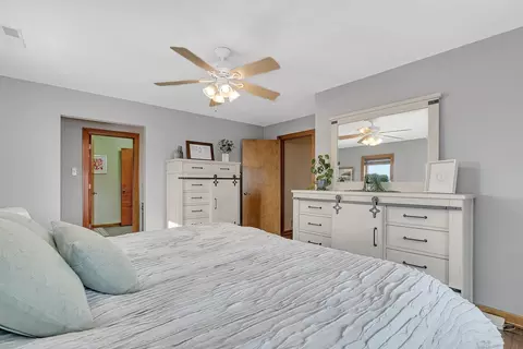 Bedroom - 210 Barefoot Ct, Minooka, IL 60447 photo 5 of 11