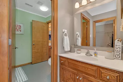 Bath - 210 Barefoot Ct, Minooka, IL 60447 photo 6 of 7