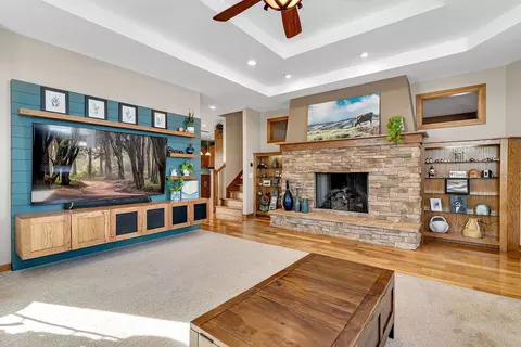 Living - 210 Barefoot Ct, Minooka, IL 60447 photo 5 of 7