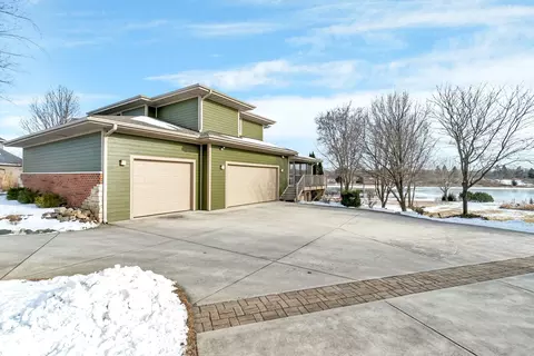 Exterior - 210 Barefoot Ct, Minooka, IL 60447 photo 4 of 22