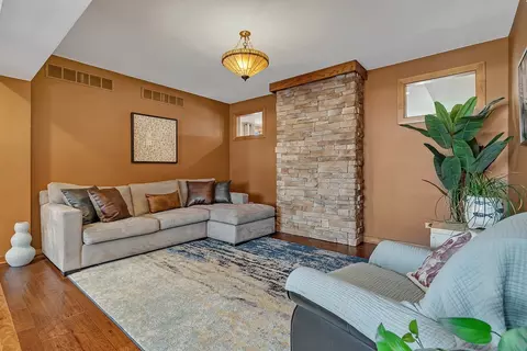 Living - 210 Barefoot Ct, Minooka, IL 60447 photo 2 of 7