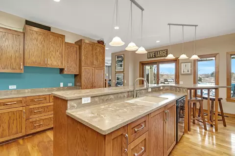 Kitchen - 210 Barefoot Ct, Minooka, IL 60447 photo 4 of 7