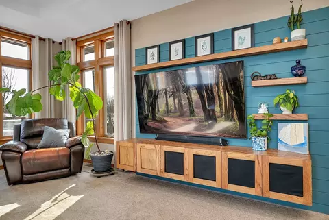 Living - 210 Barefoot Ct, Minooka, IL 60447 photo 7 of 7