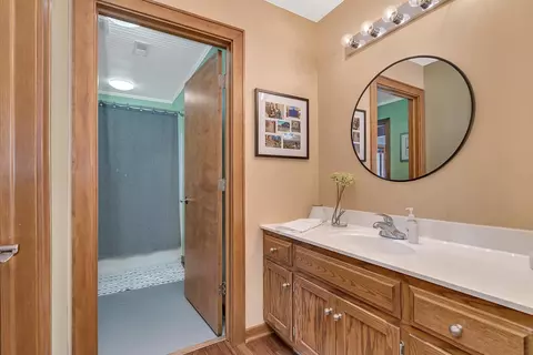 Bath - 210 Barefoot Ct, Minooka, IL 60447 photo 4 of 7