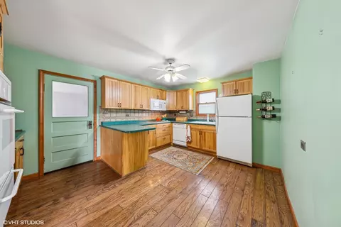 Kitchen - 7308 W 59th St, Summit, IL 60501 photo 1 of 3
