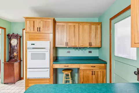 Kitchen - 7308 W 59th St, Summit, IL 60501 photo 2 of 3