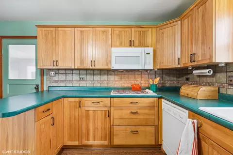 Kitchen - 7308 W 59th St, Summit, IL 60501 photo 3 of 3