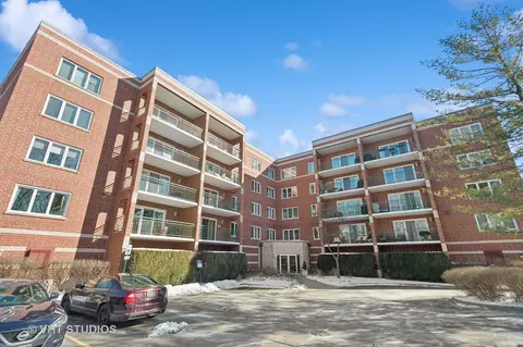 5320 N Lowell Ave #407, Chicago, IL 60630