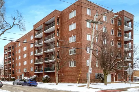 1325 Perry St #207, Des Plaines, IL 60016