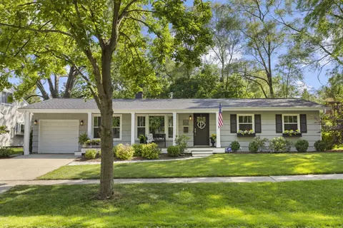1730 Chesterfield Ave, Glen Ellyn, IL 60137