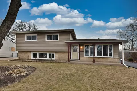 125 E Comstock Ave, Addison, IL 60101