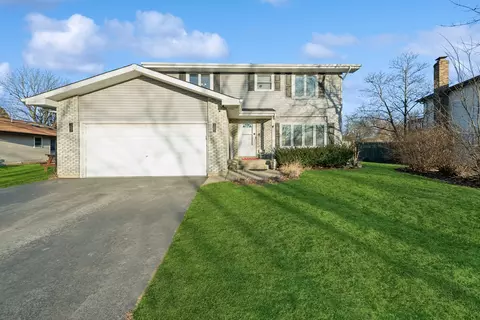 1938 Island Ct, Woodstock, IL 60098