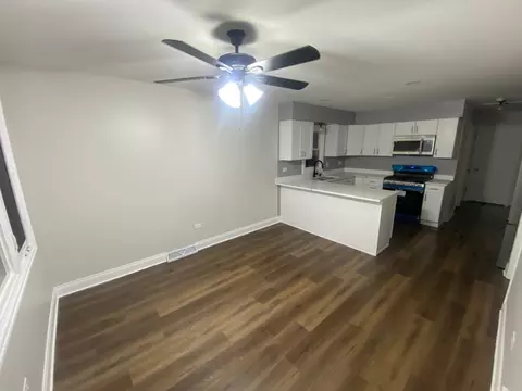 Living - 8530 S 78th Ave, Bridgeview, IL 60455 photo 3 of 4