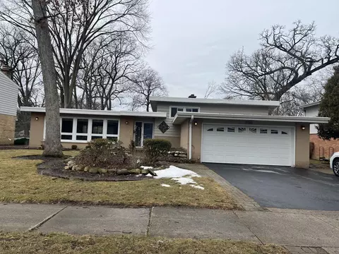 2732 Summit Ave, Highland Park, IL 60035