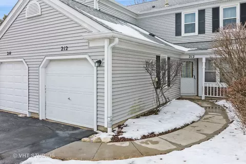 212 University Ln, Elk Grove Village, IL 60007