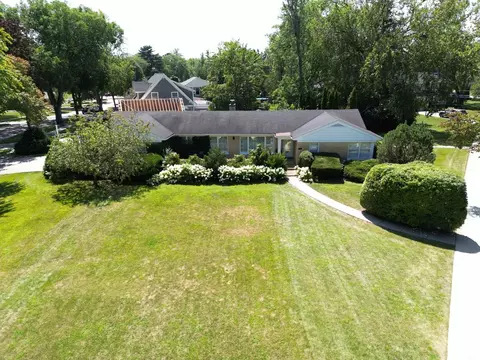 501 W Shabonee Trl, Mount Prospect, IL 60056