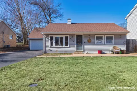 32988 N Meadow Rd, Grayslake, IL 60030