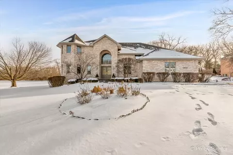30 W249 Maple Tree Ln, Wayne, IL 60184