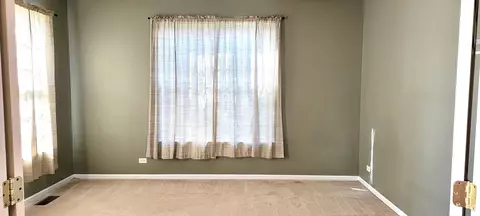 Bedroom - 264 Monument Dr, Elgin, IL 60124 photo 1 of 5