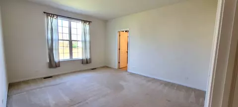 Bedroom - 264 Monument Dr, Elgin, IL 60124 photo 2 of 5