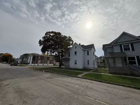 310 W Merchant St, Kankakee, IL 60901 photo 3