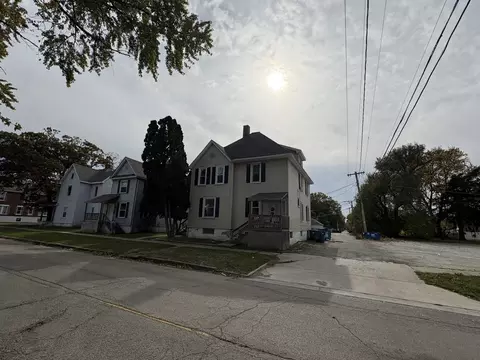 338 W Merchant St, Kankakee, IL 60901