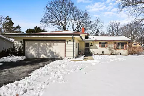 905 Lilac Ln, Naperville, IL 60540