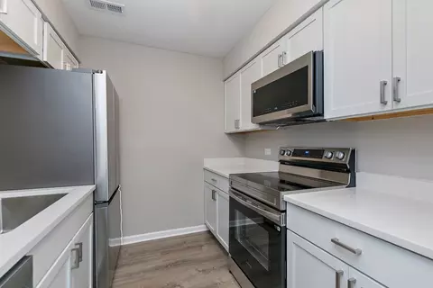 Kitchen - 1484 Stonebridge Cir #B4, Wheaton, IL 60187 photo 2 of 2