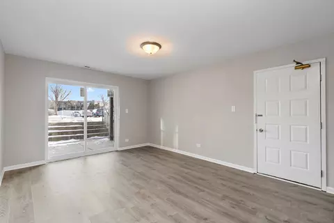 Living - 1484 Stonebridge Cir #B4, Wheaton, IL 60187 photo 1 of 3