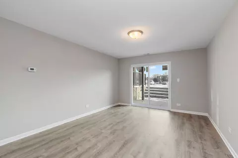 Living - 1484 Stonebridge Cir #B4, Wheaton, IL 60187 photo 2 of 3