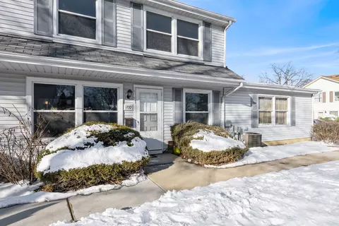 1760 Queensbury Cir #5811, Hoffman Estates, IL 60195