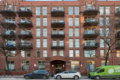 550 N Kingsbury St #105, Chicago, IL 60654