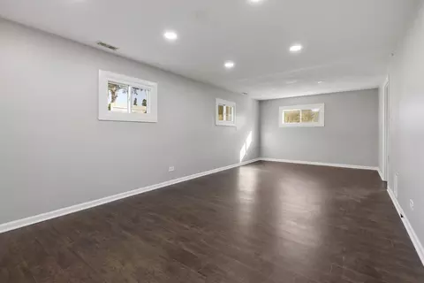 960 Olive St, Hoffman Estates, IL 60169 photo 17
