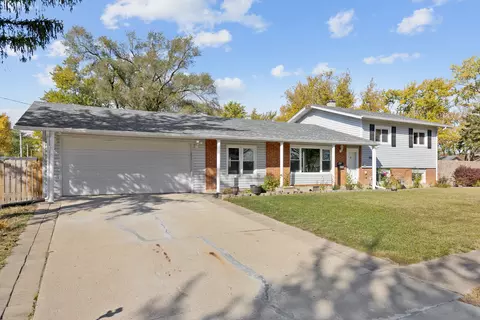 960 Olive St, Hoffman Estates, IL 60169 photo 2