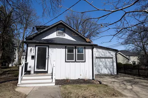 844 Duane St, Glen Ellyn, IL 60137