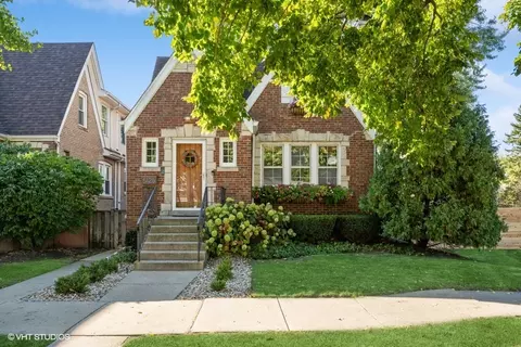 5125 Elm St, Skokie, IL 60077