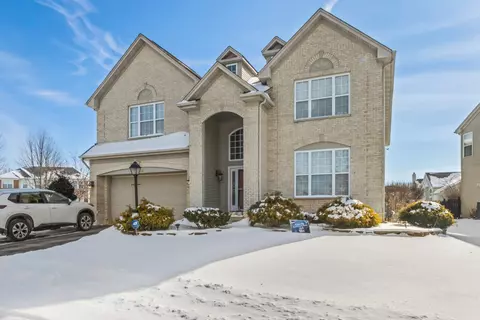 5104 Hawkwood Ct, Carpentersville, IL 60110