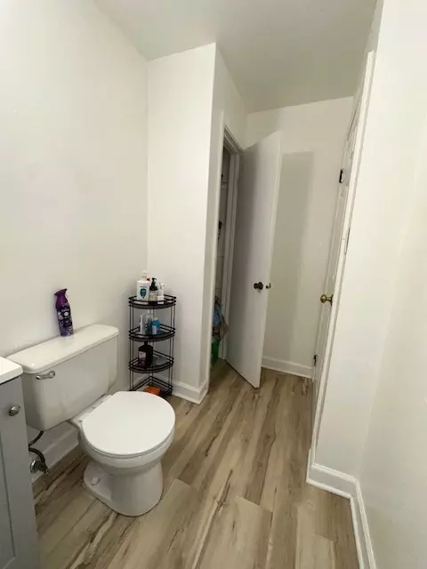 Bath - 560 Mesa Dr #206, Hoffman Estates, IL 60169 photo 3 of 3