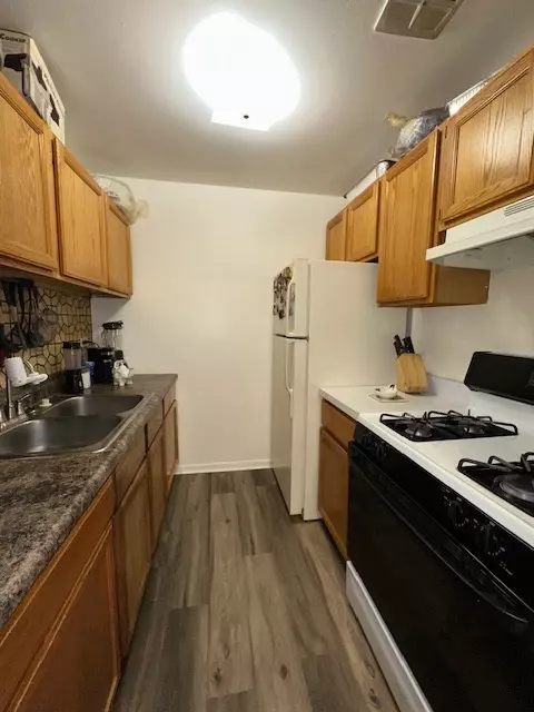 Kitchen - 560 Mesa Dr #206, Hoffman Estates, IL 60169 photo 1 of 1