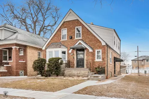 3702 Home Ave, Berwyn, IL 60402