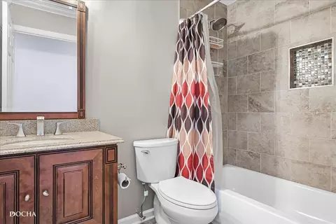 Bath - 324 Thistle Dr, Bolingbrook, IL 60490 photo 2 of 3